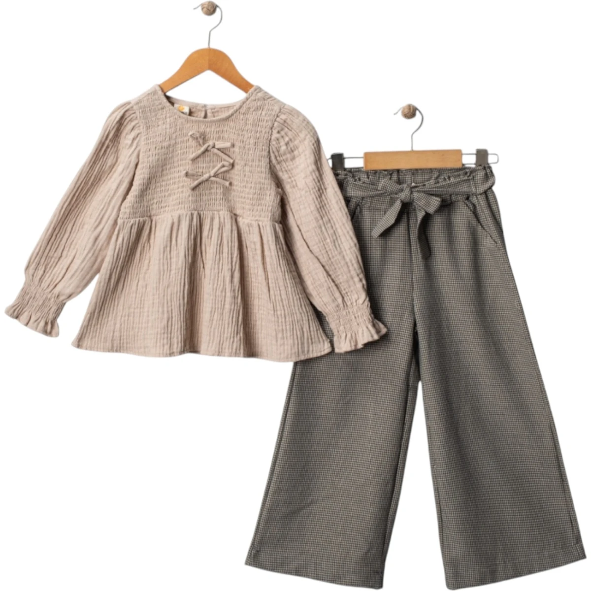 Bow-Front Set with Trousers