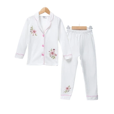 Çiçek Nakışlı Raporlu Yakalı Pijama Takım