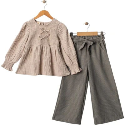Bow-Front Set with Trousers